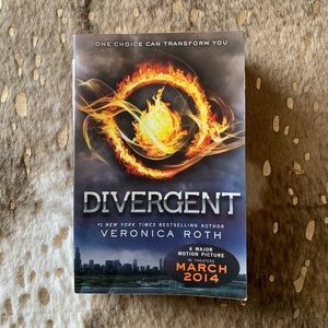 “Divergent” by Veronica Roth YA novel